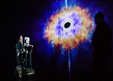 Holograma de Stephen Hawking da conferencia en Hong Kong