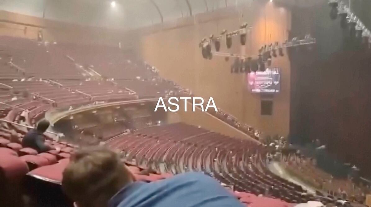 Una captura de video que muestra el ataque en una sala de conciertos en Krasnogorsk, en Moscú, el viernes. FOTO: AP