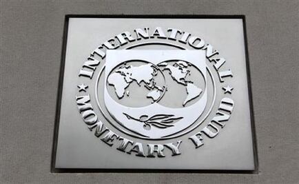 IMF cuts Mexico's 2015 growth forecast to 2.4% 