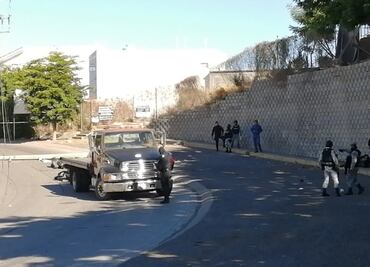 Adolescente huye en auto de lujo de ataque a balazos, choca y queda gravemente herido en Culiacán