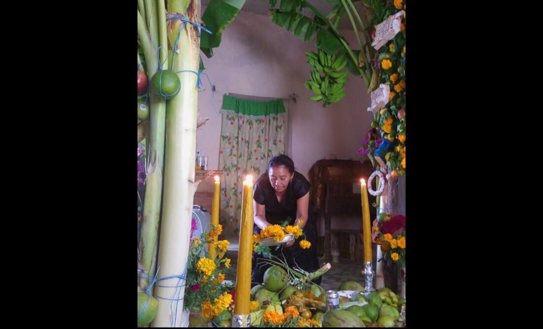 Juchitecas celebran el Xandu' para recibir a los muertos. (Foto: Alberto López / El Universal)