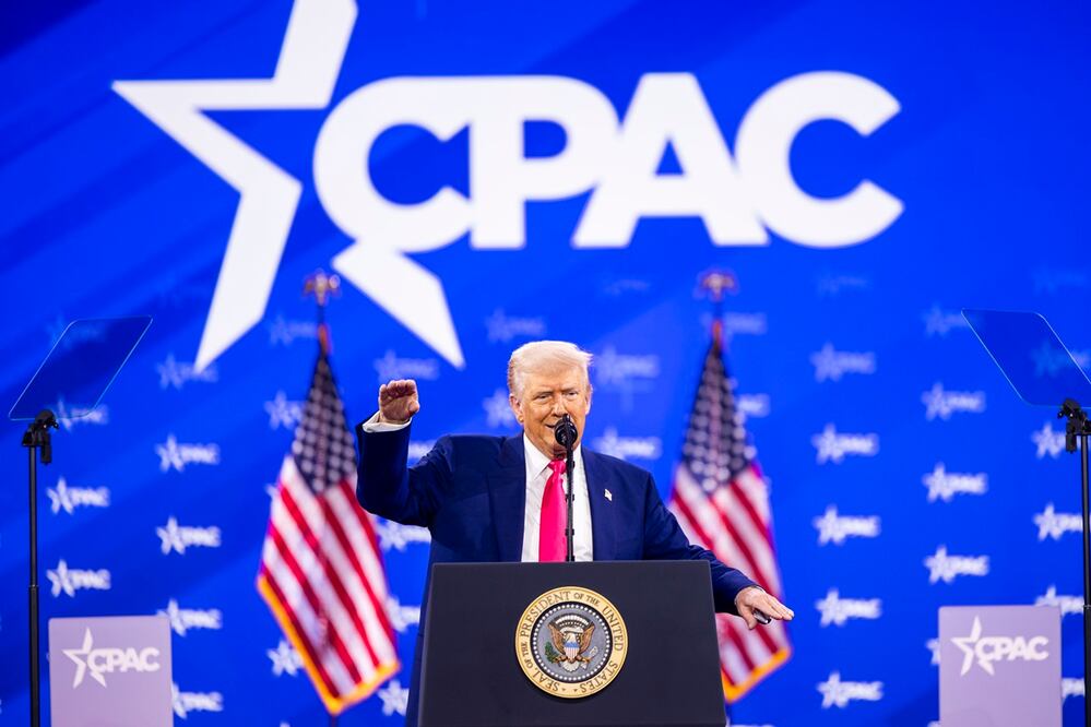 El presidente estadounidense Donald Trump habla en el último día de la Conferencia de Acción Política Conservadora (CPAC) anual en National Harbor, Maryland.