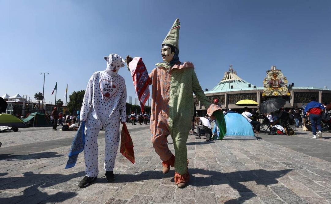 Ofrendan adolescentes “danza de tejoneros” en atrio de la Basílica (11/12/2024). Foto: Gabriel Pano / EL UNIVERSAL