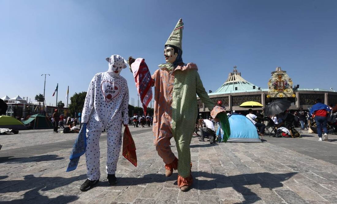 Ofrendan adolescentes “danza de tejoneros” en atrio de la Basílica (11/12/2024). Foto: Gabriel Pano / EL UNIVERSAL