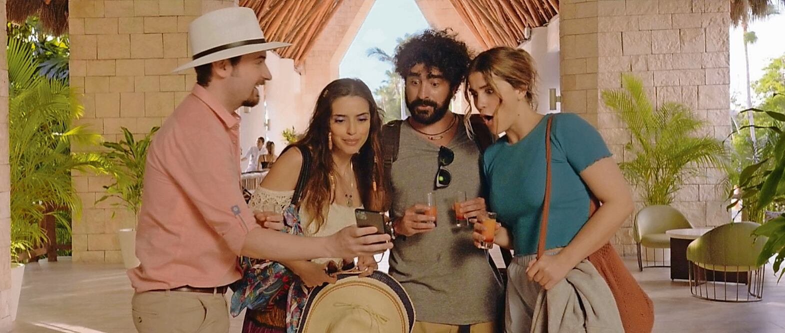 En la comedia Todas menos tú, se hizo vestuario con ayuda de la IA. Foto: de imdb