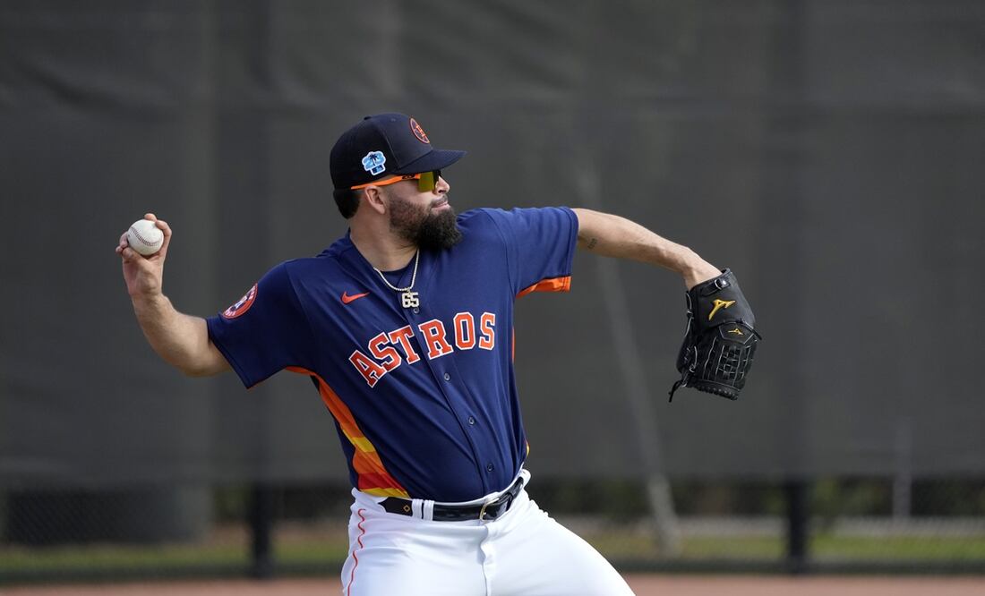 José Urquidy en prácticas con los Astros de Houston / Foto: AP