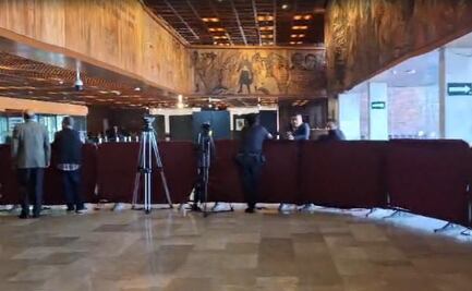 Entre vallas metálicas, aspirantes al consejo del INE ingresan al pleno de San Lázaro; presentan examen de conocimientos