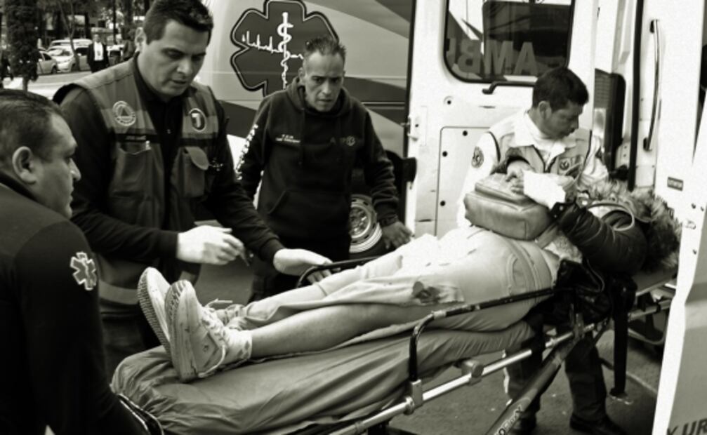 Asaltan y apuñalan a mujer cerca del Metro Niños Héroes