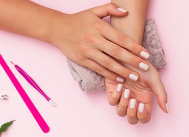 ¿Cómo limpiar las uñas de acrílico sin maltratarlas?