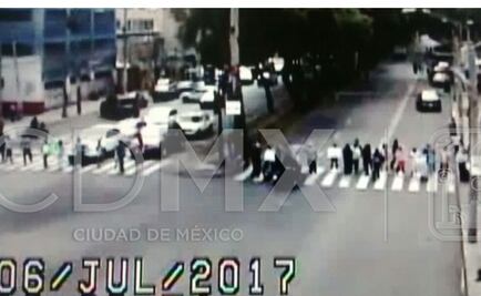 Bloqueo de vecinos en Taxqueña afecta servicio de Trolebús