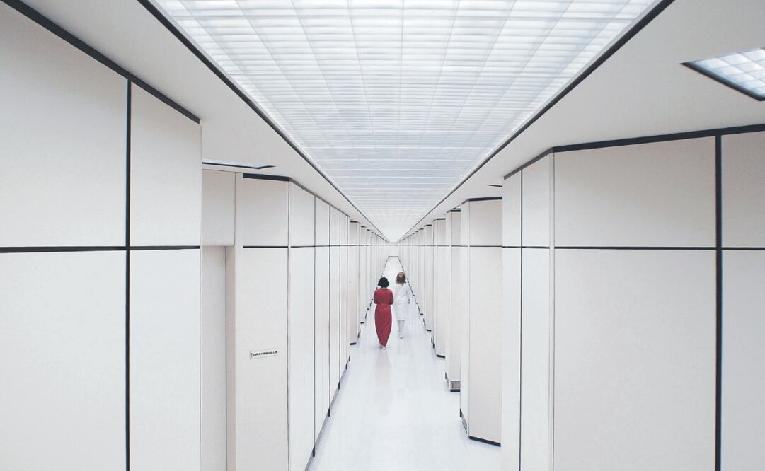 En el mundo de Lumon Industries, los empleados realizan tareas misteriosas y repetitivas en un ambiente claustrofóbico y controlado. Severance es considerado un thriller psicológico de ciencia ficción. Foto: de APPLE TV+