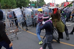 Cercan a docentes en inmediaciones del estadio