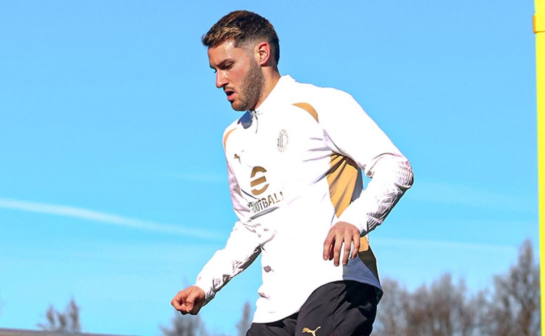 Santiago Giménez vivió su primer entrenamiento con el AC Milan - Foto: AC Milan