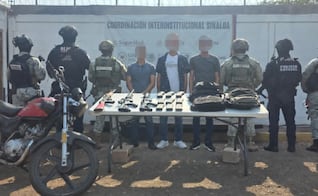 Elementos federales y estatales capturan a tres sujetos con armas automáticas en calles de Culiacán; uno de ellos es menor de edad