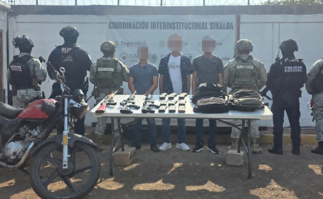 Elementos del ejército y del Grupo de Operaciones Especiales del Estado lograron detener a tres personas con armas automáticas, entre ellas un menor de edad. | Foto: Especial.
