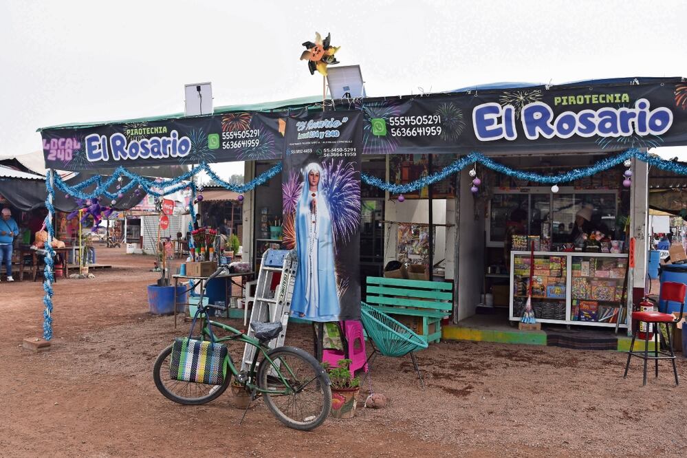 El tianguis pirotécnico de San Pablito se reconstruyó con mejores medidas de seguridad y bajo supervisión de la Sedena. Foto: Eduardo Castañeda | El Universal