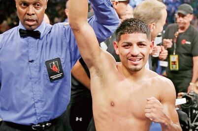 Abner Mares, nuevo rey pluma AMB