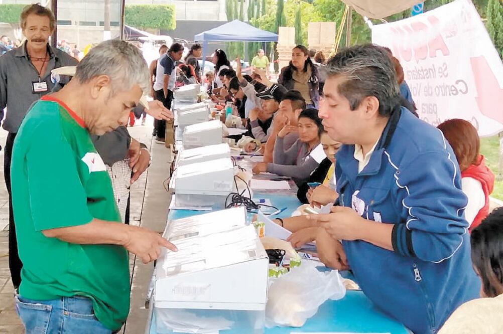 Para realizar el sondeo se instalaron 15 centros de votación en los cuales los vecinos sufragaron en boletas electrónicas. Foto: EMILIO FERNÁNDEZ. EL UNIVERSAL