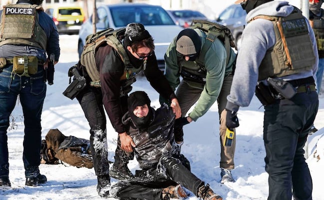 Jueza federal anula respaldo a detención migratoria sin fianza; frena política impulsada por Trump