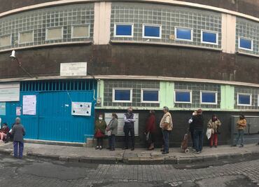 Casilla en donde AMLO podría votar abre con retraso y luego cierra por falta de funcionarios