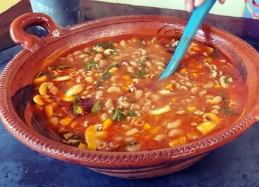 Sopa contra el frío, la receta de Doña Ángela directa de su rancho