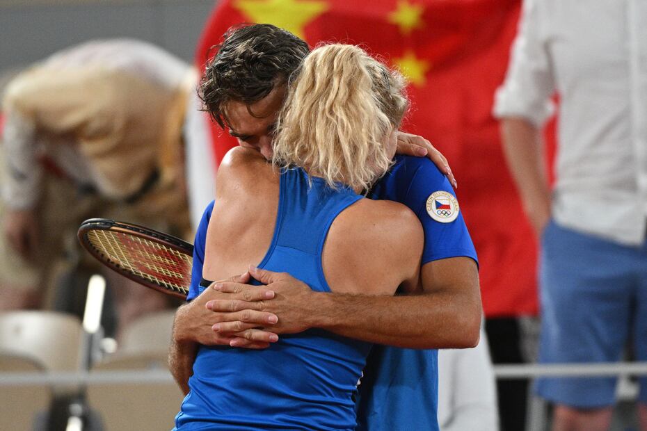 Katerina Siniakova y Tomas Machac en los Juegos Olímpicos de París - Foto EFE