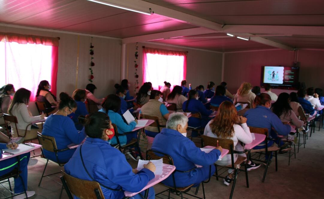 Women prisoners attend an online course on writing at the Santiaguito prison in Almoloya de Juarez, Mexico – Photo: Diego Delgado/AP