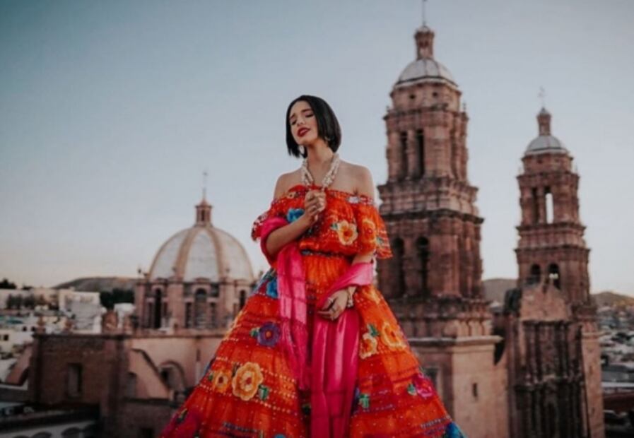 El estilo discreto y minimalista de Ángela Aguilar