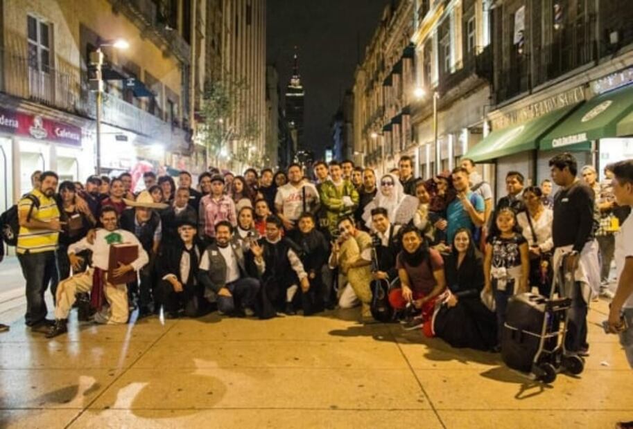 Guías de turistas: historiadores y actores