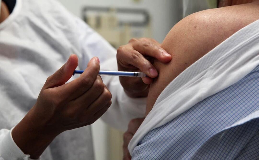 Nuevo revés en la búsqueda de la vacuna: Johnson & Johnson suspende ensayos por enfermedad de voluntario