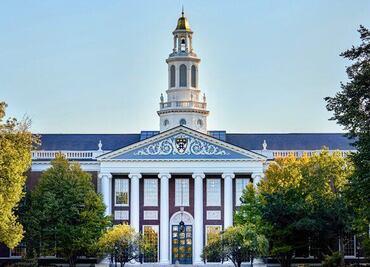 "Cerebros de chorlito": Trump amenaza con cortar fondos federales a Harvard