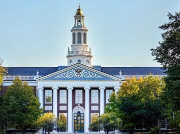 Trump recorta 450 mdd más a Harvard; "amenaza" la libertad académica, afirma presidente de la universidad