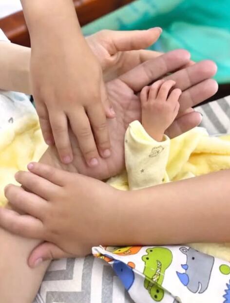 Julión Álvarez comparte foto de su familia.