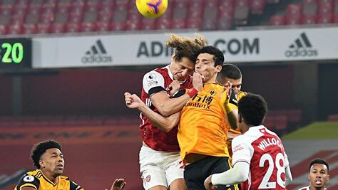 Comentarista de Televisa le dice "golpeador a sueldo" a futbolista y se lo acaban en redes sociales