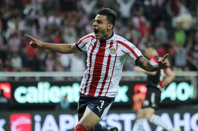 Alexis Vega y Chivas golean en el Clásico Tapatío