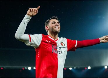 Santiago Giménez figura en el once ideal de la Champions League