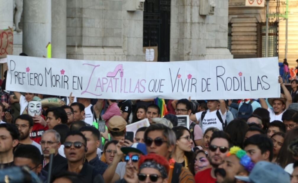 “¡Zapata vive, la lucha sigue!”, grito LGBTI contra censura en Bellas Artes