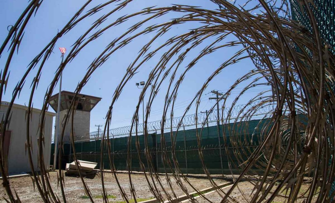 La relatora de la ONU, Fionnuala Ní Aoláin, visitó en 2023 la prisión de Guantánamo, denunciando que los detenidos siguen sufriendo secuelas de tortura y detención arbitraria. (29/01/25) Foto: AP