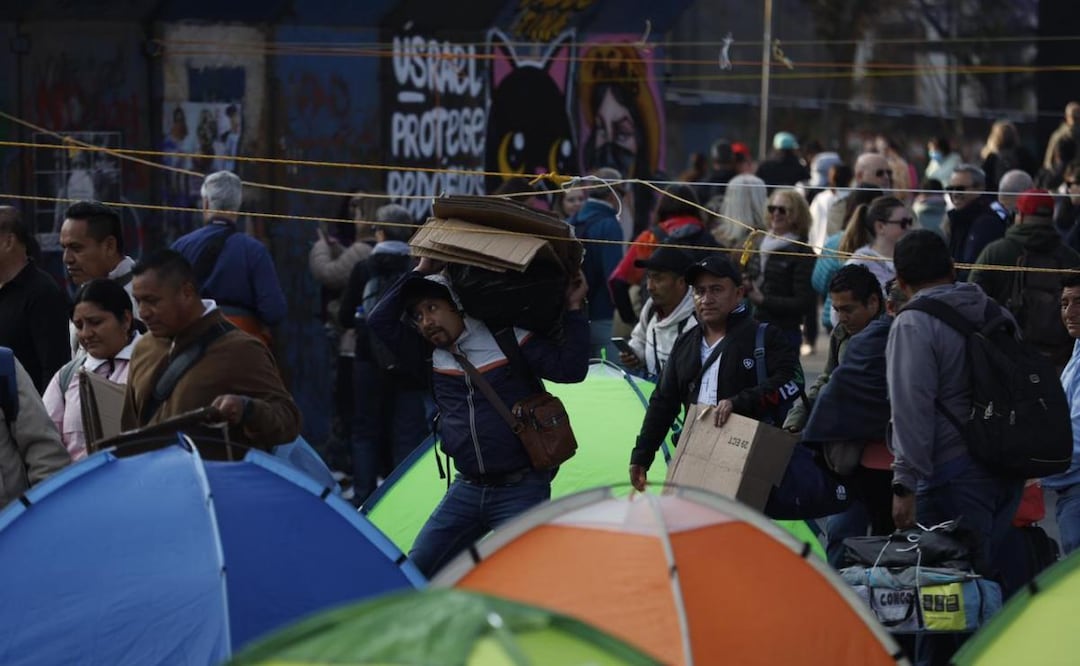 Maestros de la CNTE de diferentes secciones del país arriban a la plancha del zócalo capitalino como parte de su jornada de protestas (18/03/2026). Foto: Diego Simón Sánchez / EL UNIVERSAL