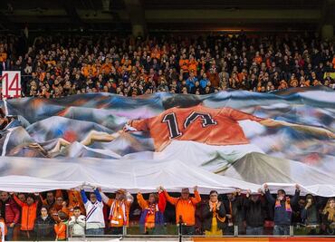 Holanda y Francia homenajean a Cruyff en amistoso