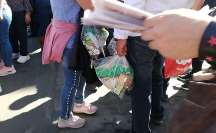 Con “lunch”, SNTE llega al Zócalo por mensaje de primer año de gobierno de AMLO