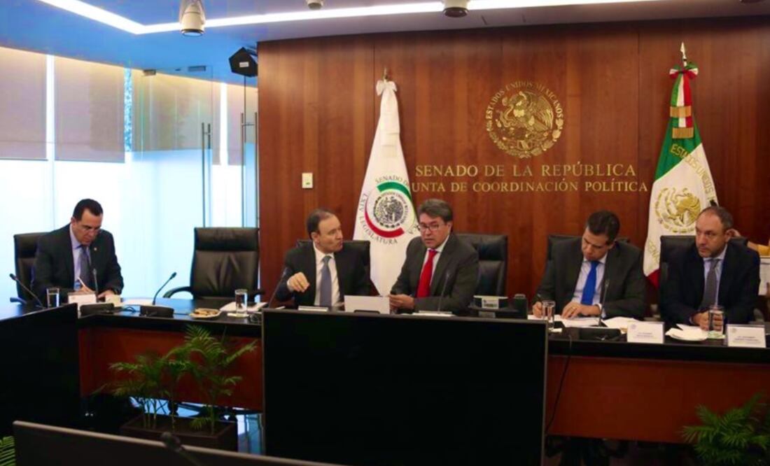El secretario de Seguridad y Protección Ciudadana se reunió con senadores de Morena. Foto: Twitter @AlfonsoDurazo