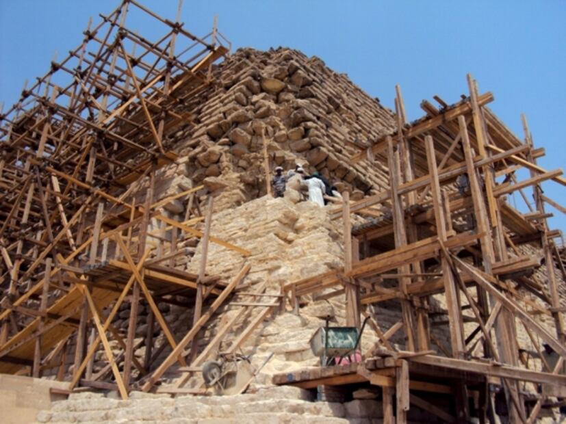 Pese emergencia por coronavirus, Egipto reabre pirámide de 4200 años