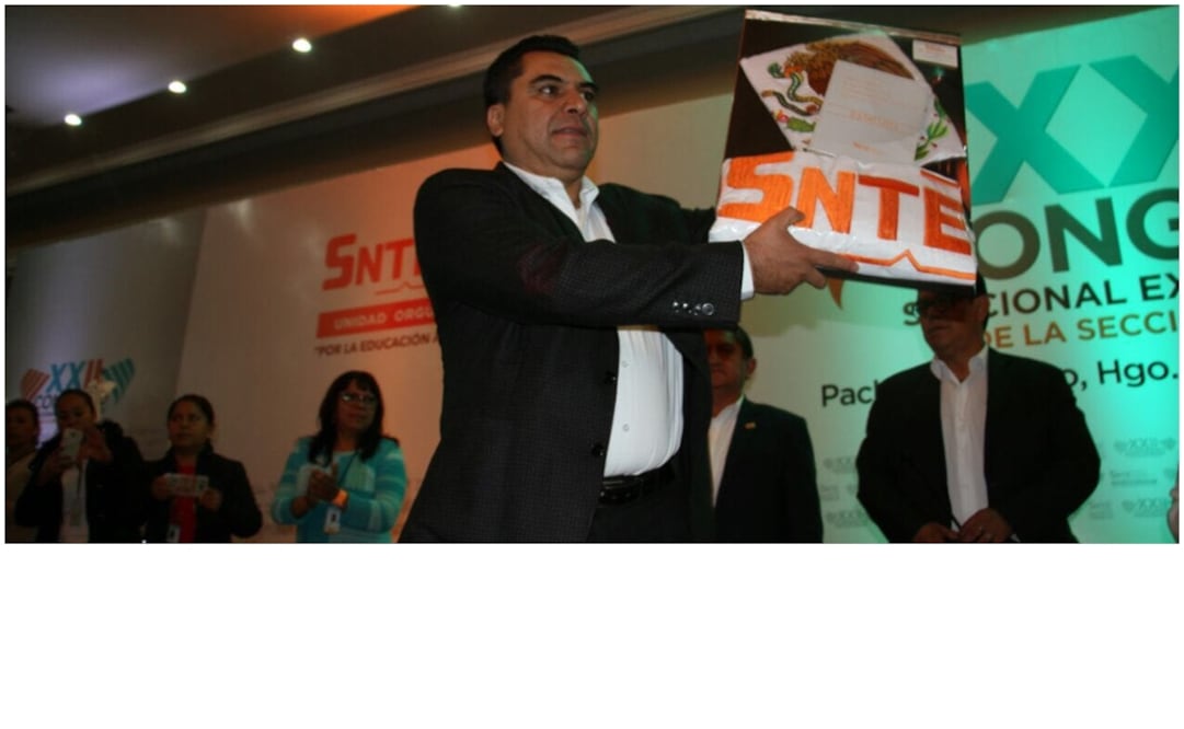 Luis Enrique Morales toma protesta como nuevo dirigente sindical de la SNTE en Hidalgo (Dinorath López/ EL UNIVERSAL)