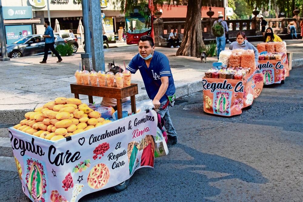 Los 32.5 millones de personas que trabajan de manera informal, es decir, sin prestaciones ni seguridad social, representan 54% de la población ocupada del país. Foto: Archivo | El Universal