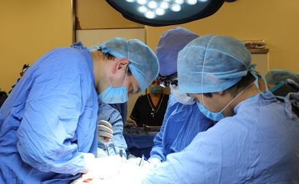 Mujer automovilista muere en asalto en Tlalnepantla y da vida a al menos 10 personas