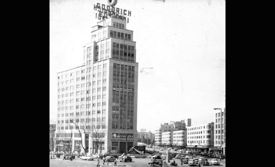El edificio conocido como “El Internacional” dominaba tanto las alturas como el paisaje urbano con sus 50 metros de altura. Foto: Colección Villasana-Torres/ Especial.