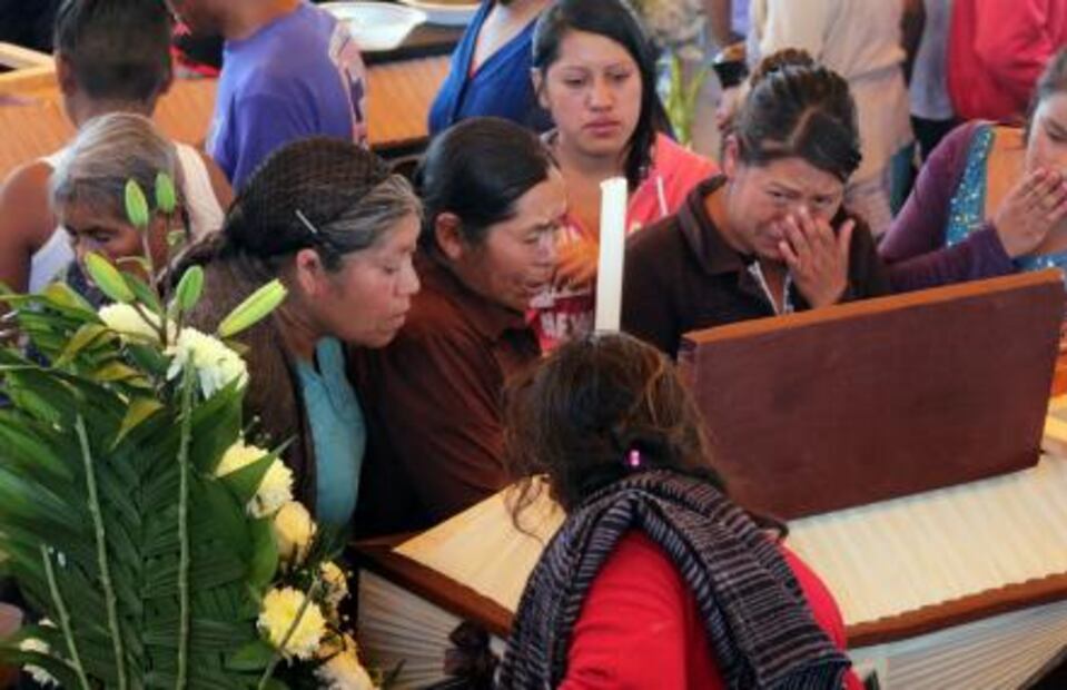 Despiden a víctimas de explosión de pirotecnia en San Isidro, Chilchotla