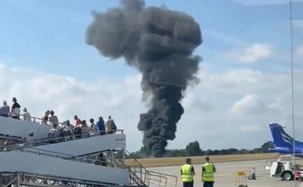 VIDEOS: Avioneta colisiona en pista de aterrizaje en aeropuerto de Londres; no se reportan víctimas