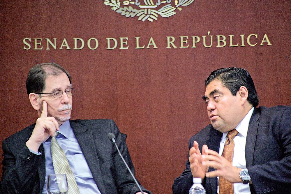 Agustín Basave, líder del PRD, acordó tener una relación estrecha con senadores (IVÁN STEPHENS. EL UNIVERSAL)